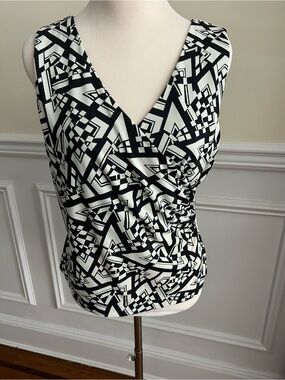 Jones New York Women’s Black & White Geometric V-Neck Sleeveless Top